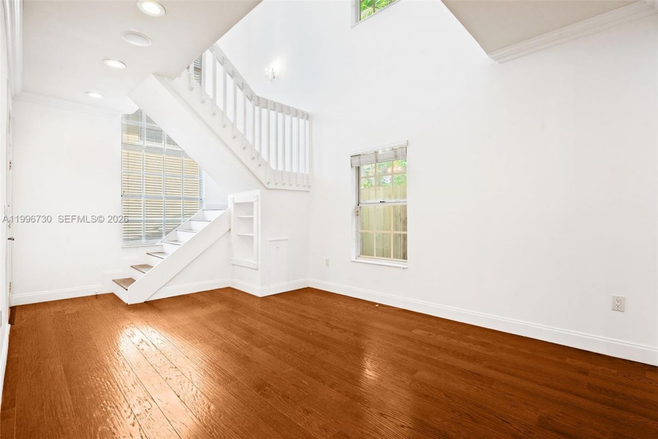 3135 Gifford Ln, Unit C, Miami, FL 33133 Photo