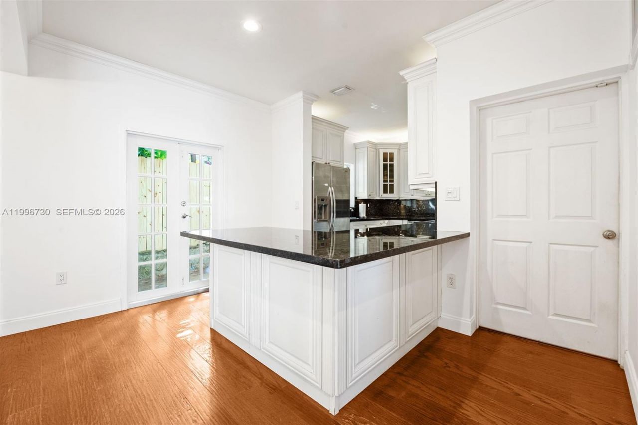 3135 Gifford Ln, Unit C, Miami, FL 33133 Photo