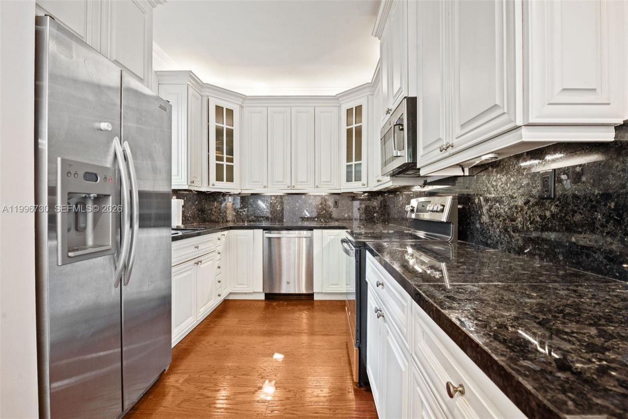 3135 Gifford Ln, Unit C, Miami, FL 33133 Photo