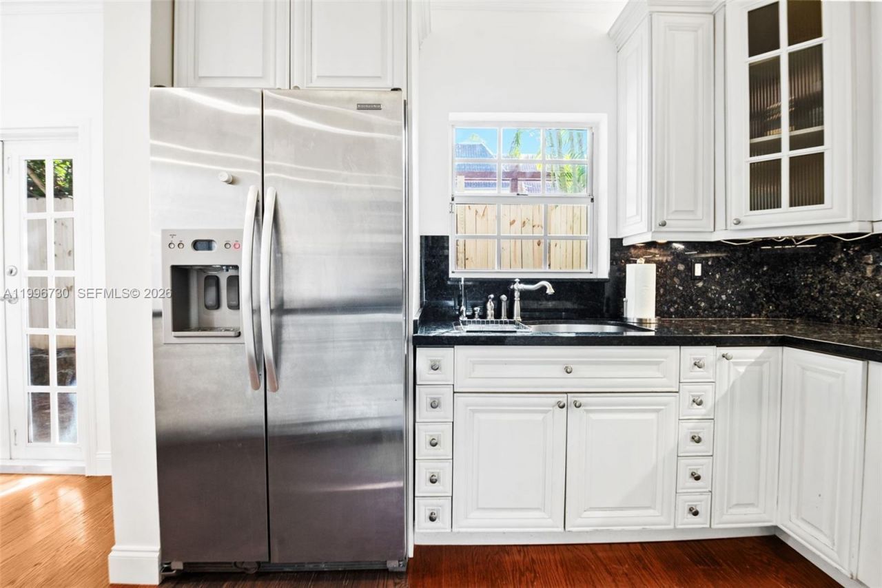 3135 Gifford Ln, Unit C, Miami, FL 33133 Photo