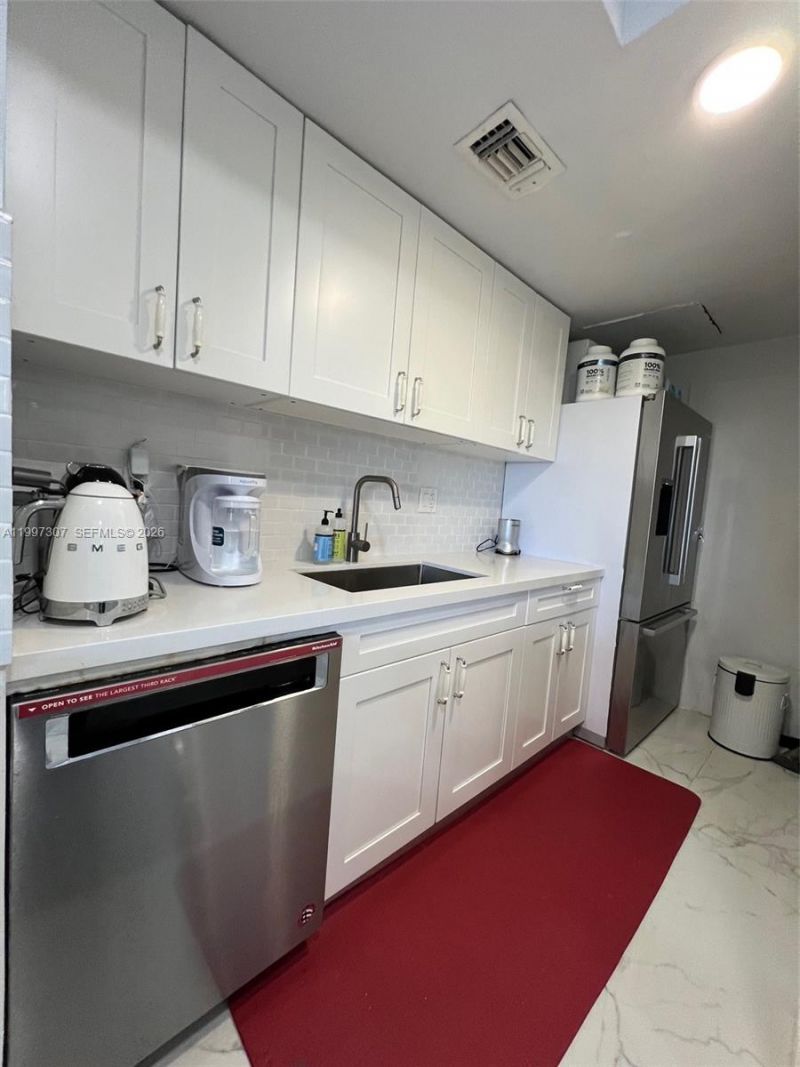 880 NE 69th St, Unit 11M, Miami, FL 33138 Photo