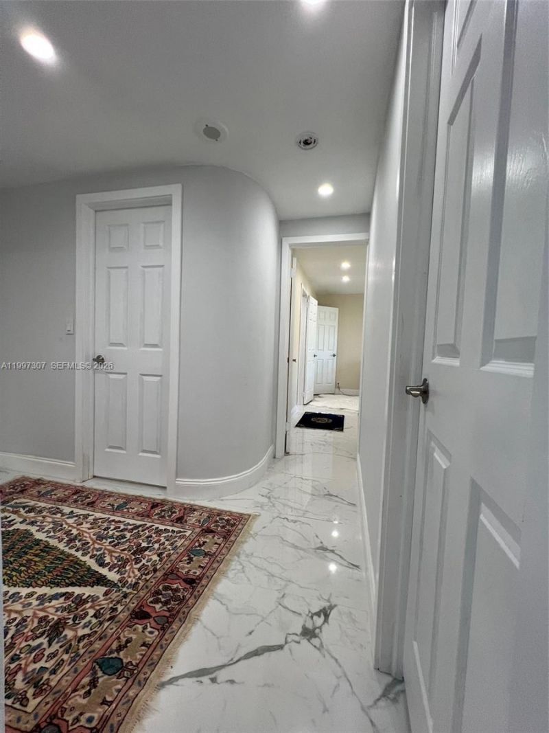 880 NE 69th St, Unit 11M, Miami, FL 33138 Photo