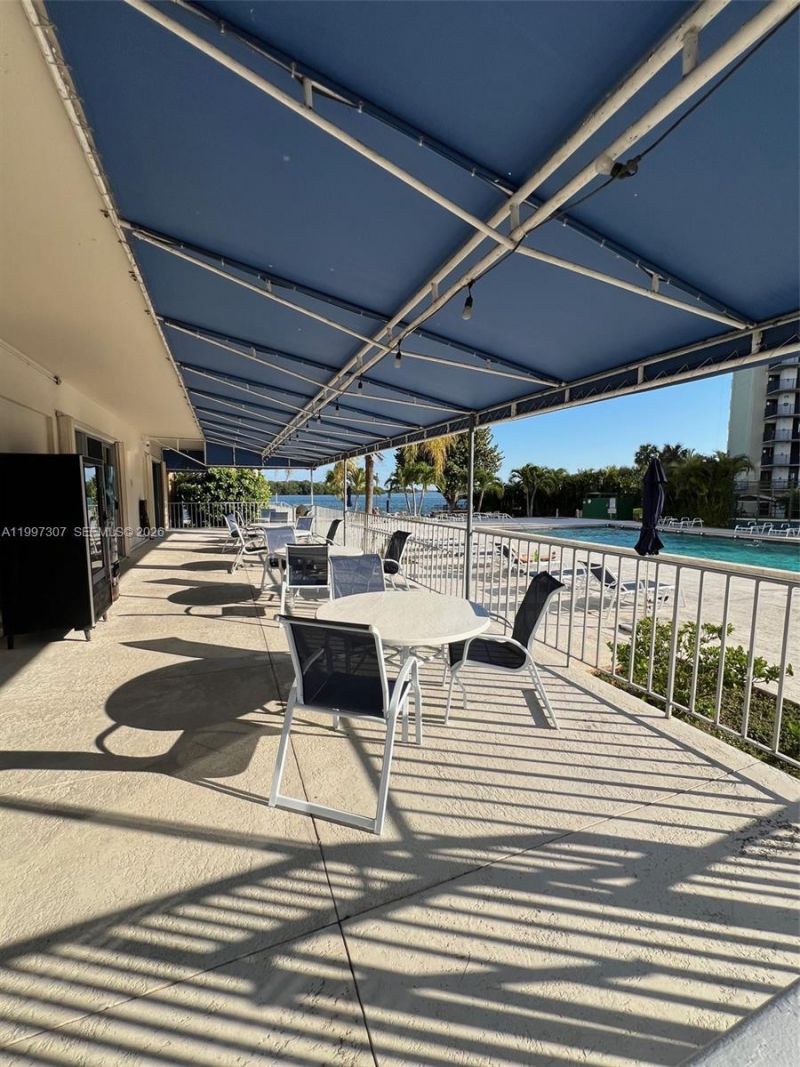 880 NE 69th St, Unit 11M, Miami, FL 33138 Photo