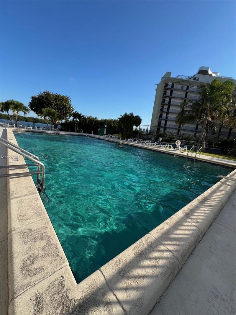 880 NE 69th St, Unit 11M, Miami, FL 33138 Photo