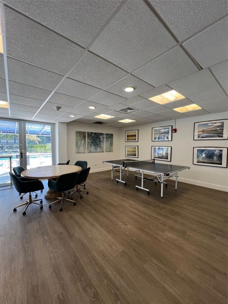 880 NE 69th St, Unit 11M, Miami, FL 33138 Photo