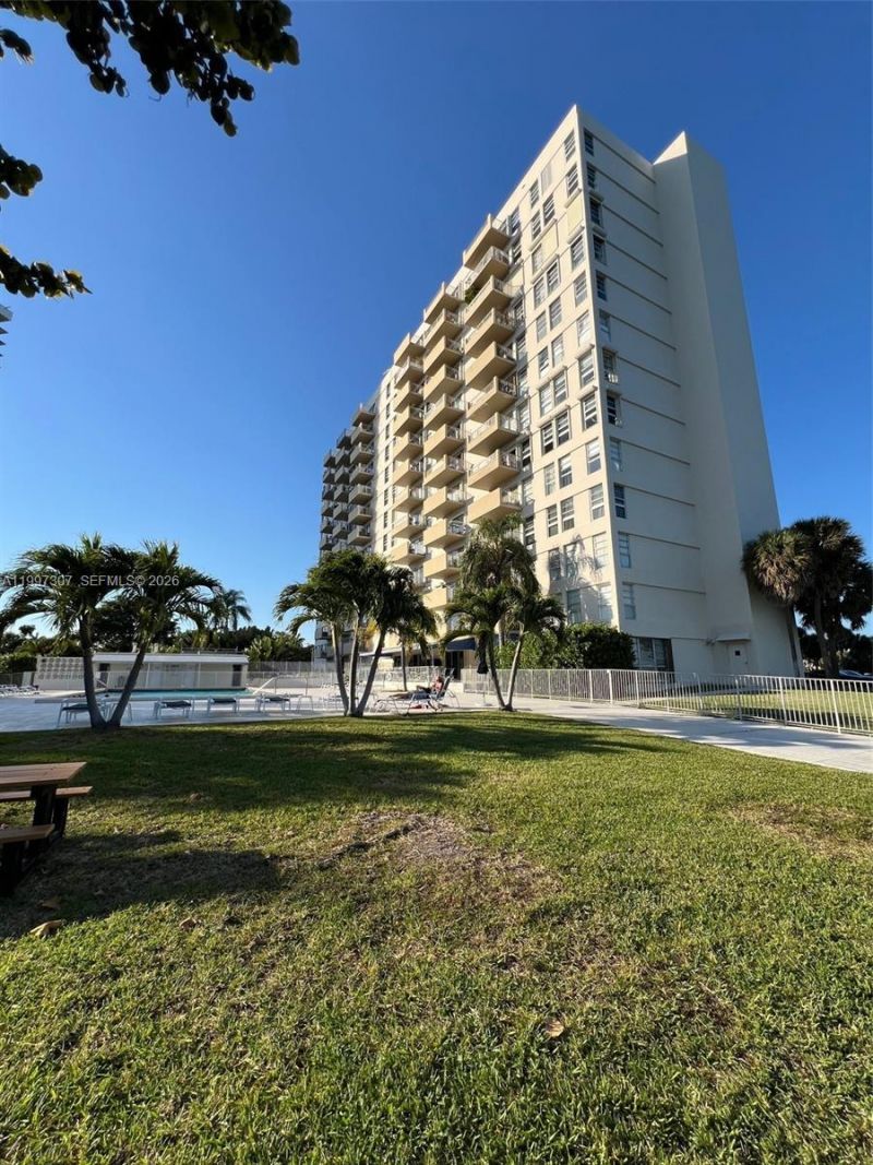 880 NE 69th St, Unit 11M, Miami, FL 33138 Photo