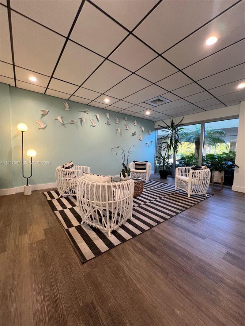 880 NE 69th St, Unit 11M, Miami, FL 33138 Photo