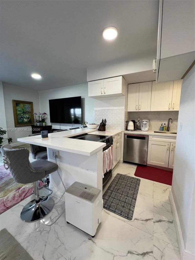 880 NE 69th St, Unit 11M, Miami, FL 33138 Photo