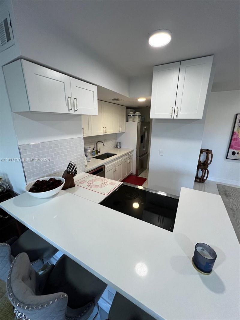 880 NE 69th St, Unit 11M, Miami, FL 33138 Photo