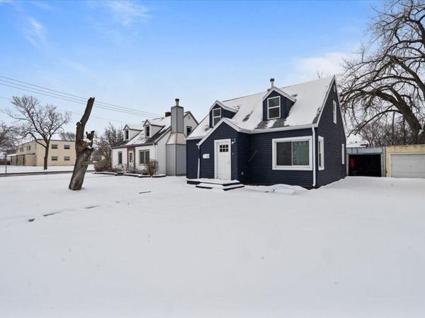 724 8th Street N, Wahpeton, ND 58075