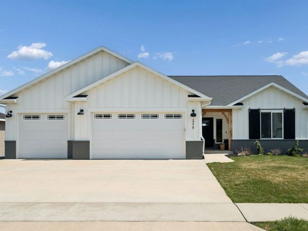 2218 Fawnview Drive, Asbury, IA 52002