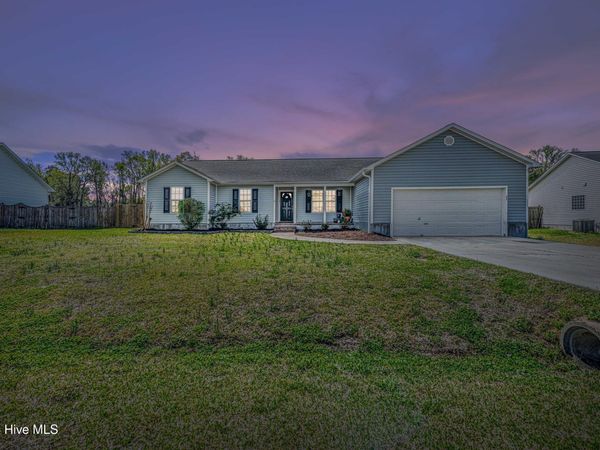 317 Shadyrock Path , Richlands, NC 28574