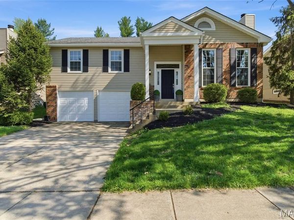 2466 Maple Crossing Drive , Ballwin, MO 63011