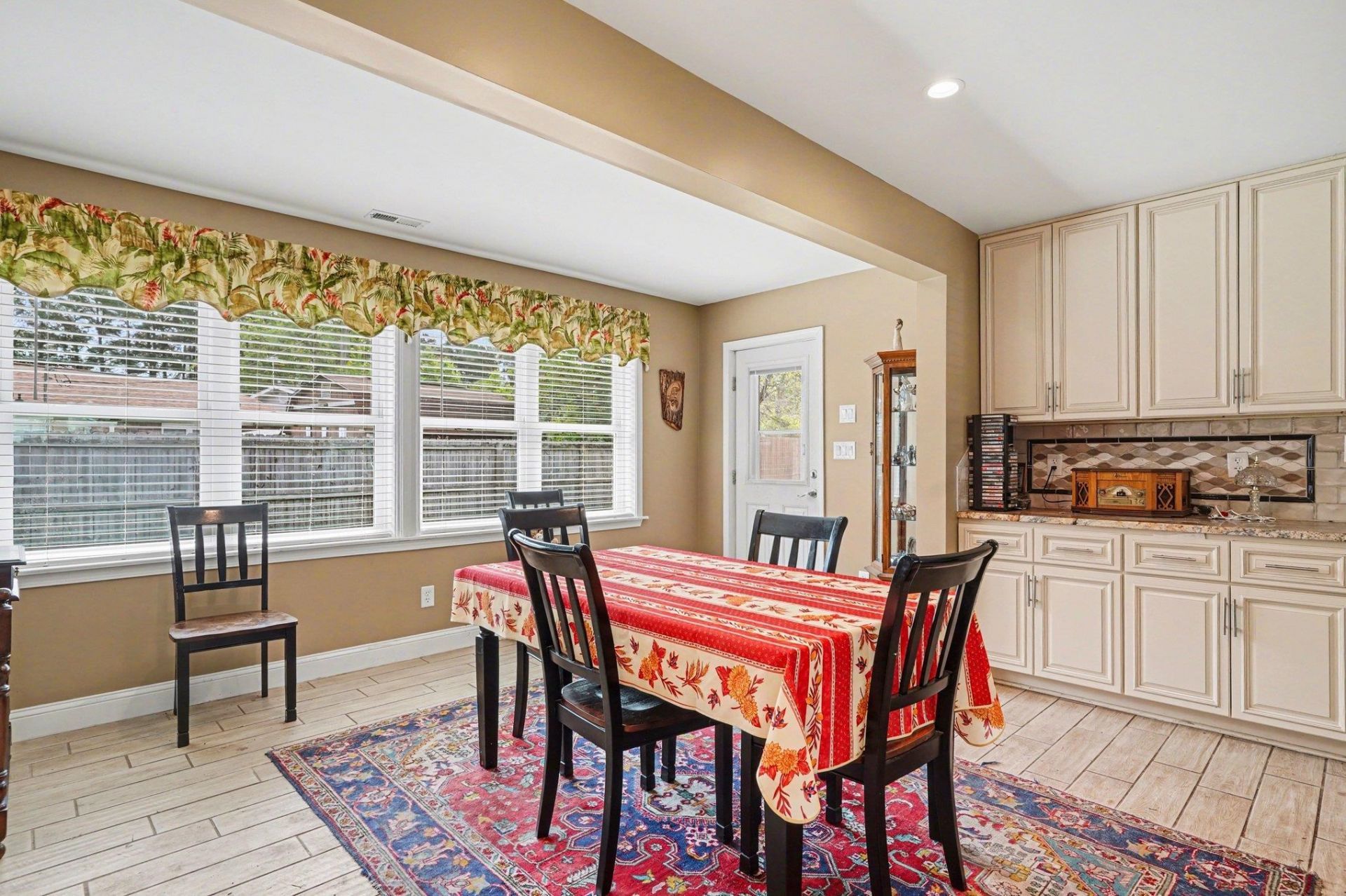 4625 Boxwood Dr. Photo 7