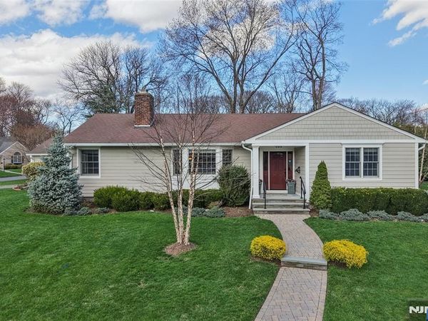 395 Frances Place, WYCKOFF, NJ 07481