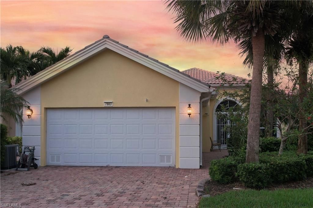 7983 Valentina Ct, Naples, FL 34114 Photo