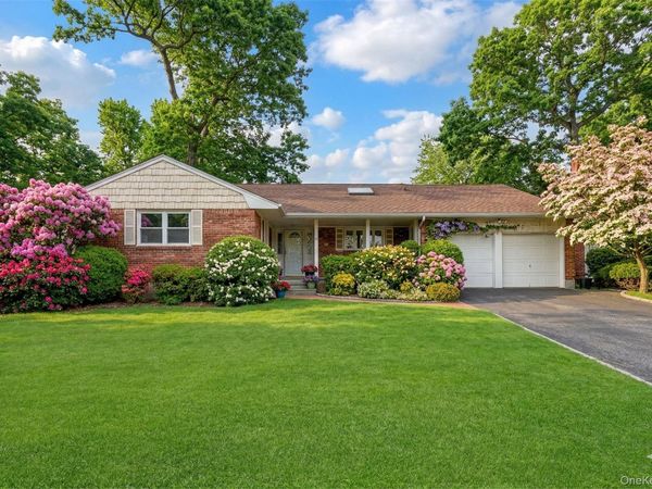 27 Cedar Street , Syosset, NY 11791