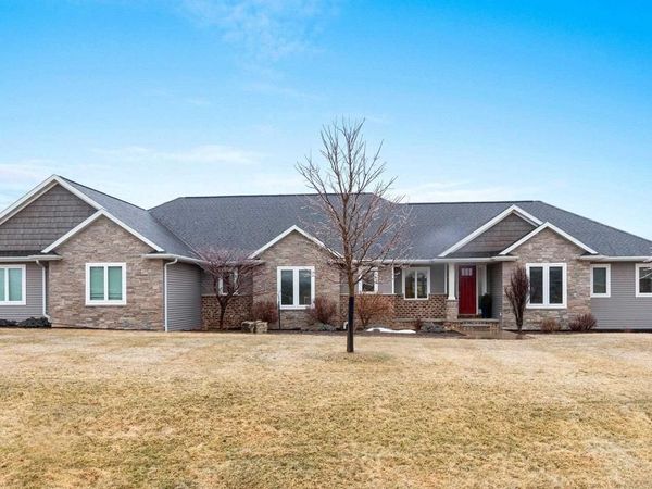2875 STONE CREEK CIRCLE, Suamico, WI 54313