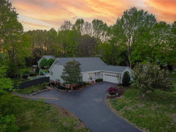 611 Drakesborough Drive , Bowling Green, KY 42103