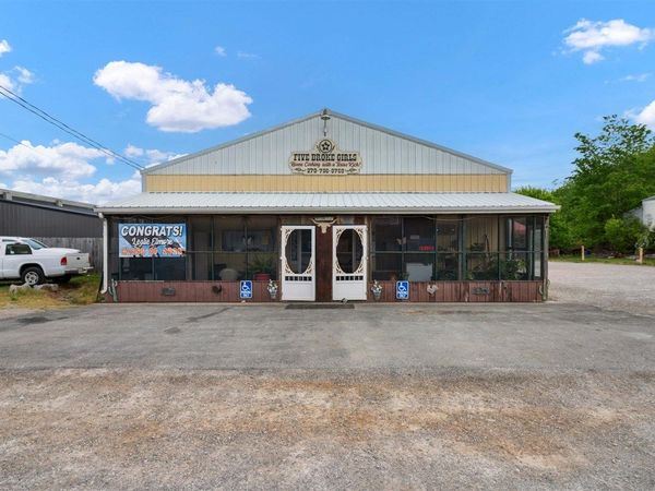 904 E Main Street, Horse Cave, KY 42749