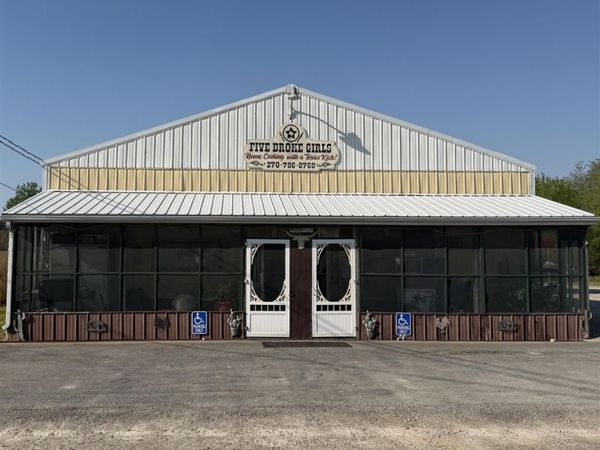 904 E Main Street , Horse Cave, KY 42749