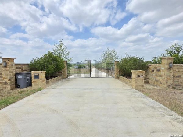 13083 Fm 2779, Moore, TX 78057