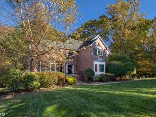 1 Bell Ct, Chester, NJ 07930