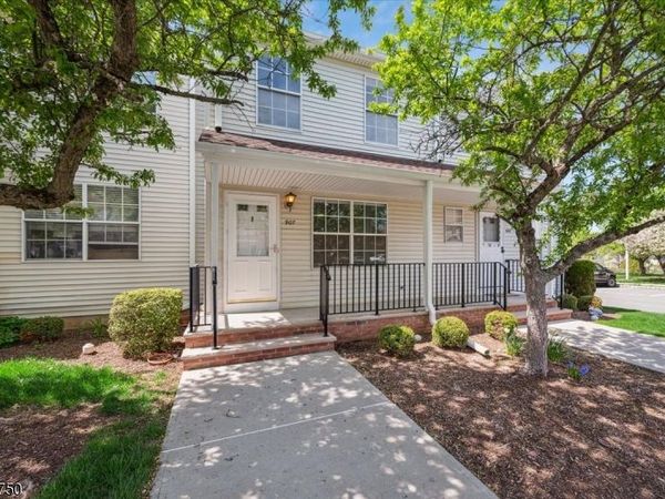 907 Wetherburn Ct, Raritan, NJ 08822
