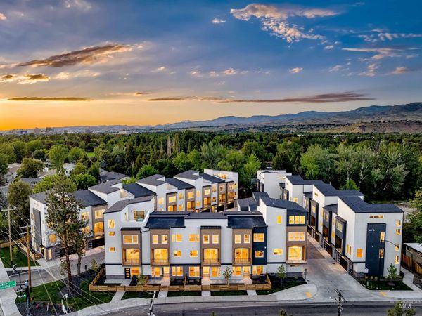 2055 S Makar Ln, Boise, ID 83706