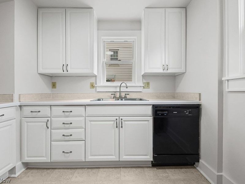 370 Cypress Avenue , Akron, OH 44301 Photo 10