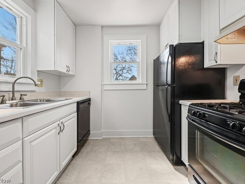 370 Cypress Avenue , Akron, OH 44301 Photo 9