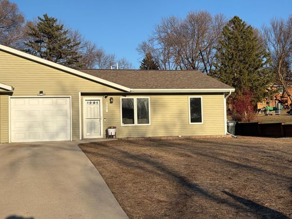 303 Quince Street SW, Unit B, New London, MN 56273