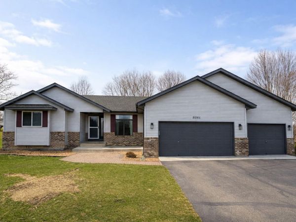 20911 Jameswood Court, Lakeville, MN 55044