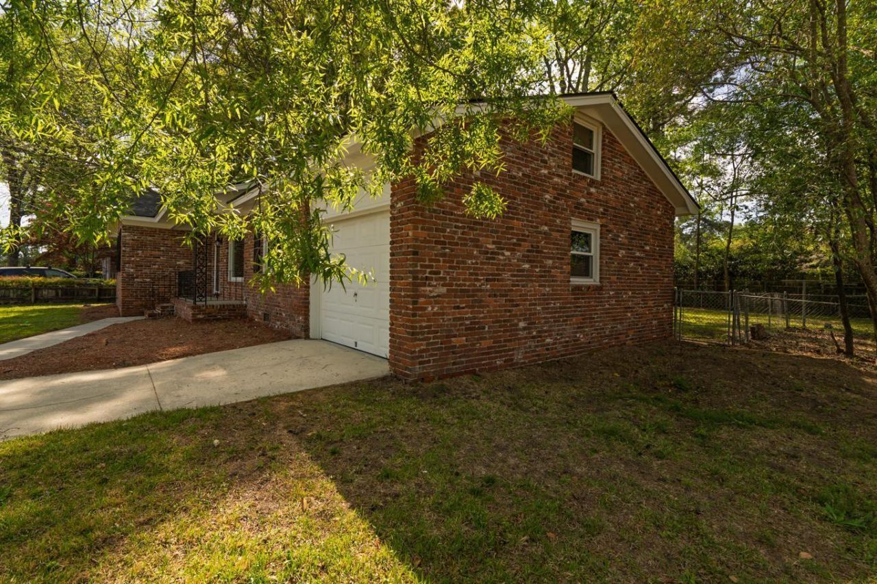 2219 N Dallerton Circle Photo 5