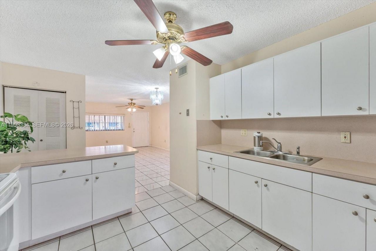 7801 W 29th Way, Unit 102, Miami Beach, FL 33018 Photo