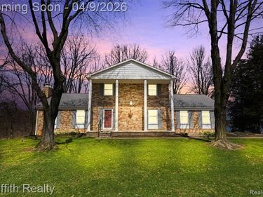1412 North Court, Hartland Twp, MI 48114