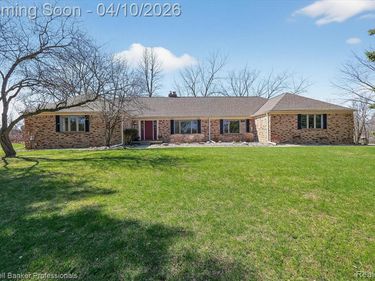 4380 Warwick Circle Drive, Grand Blanc, MI 48439