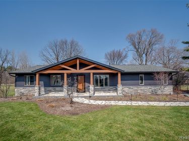 2775 E Square Lake Road , Troy, MI 48085