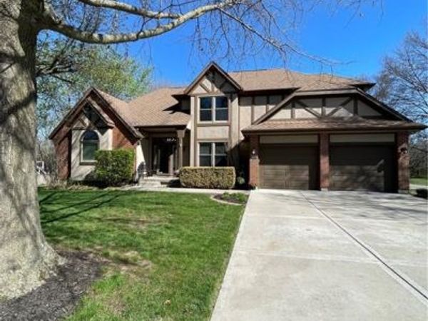 2320 W 162nd Terrace, Stilwell, KS 66085