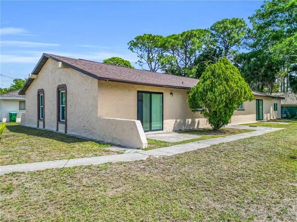 421/423 SE 24th AVE , CAPE CORAL, Fl 33990