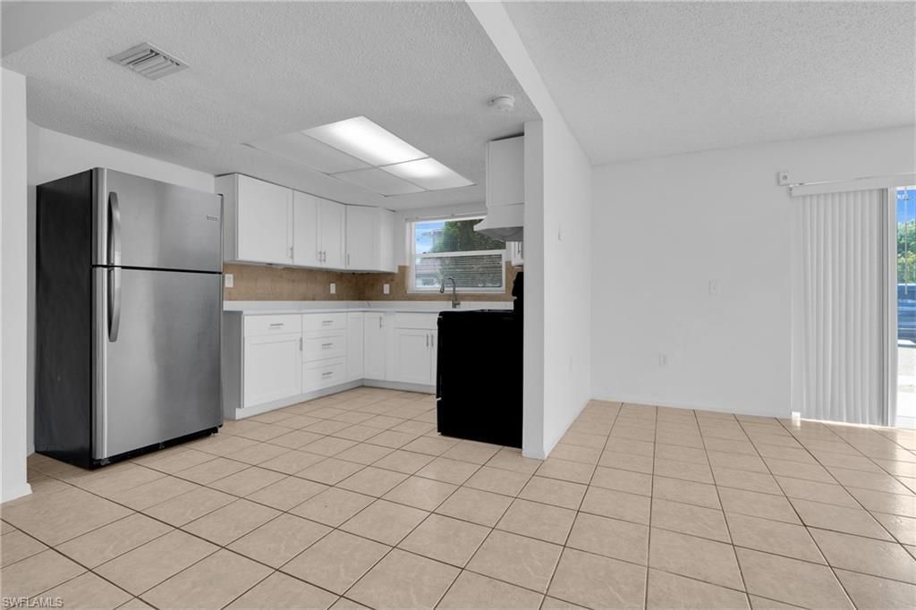 421/423 SE 24th Ave, Cape Coral, Fl 33990 Photo