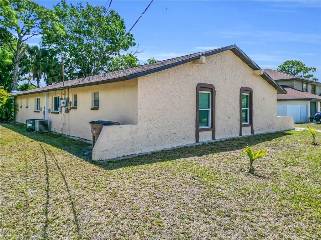 421/423 SE 24th Ave, Cape Coral, Fl 33990 Photo