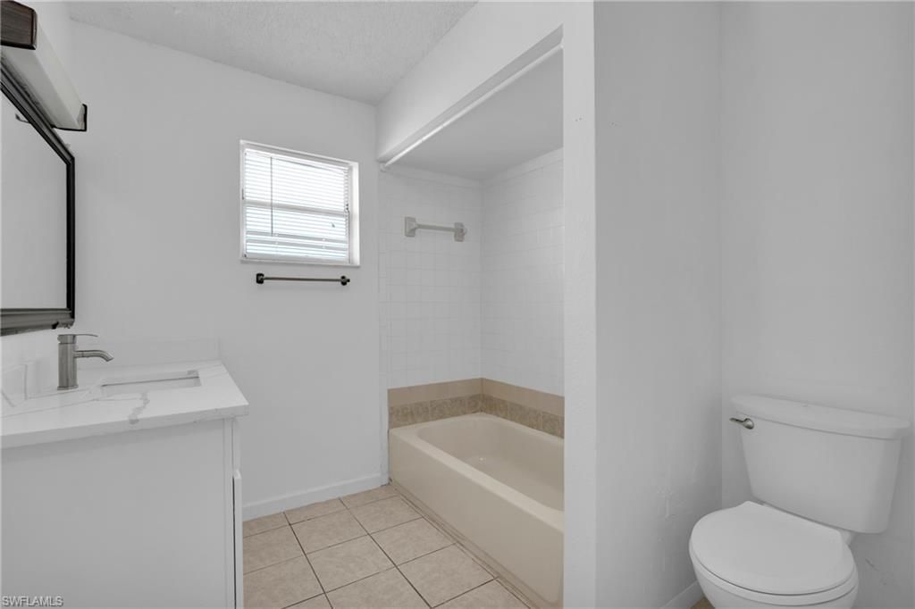 421/423 SE 24th Ave, Cape Coral, Fl 33990 Photo