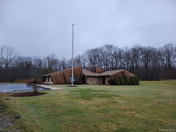 39 Bloomingburg Road, Middletown, NY 10940