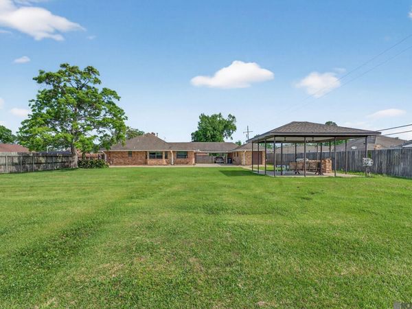 2154 Capri Dr, Baton Rouge, LA 70815