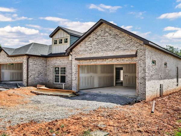 1101 Veridian Dr, Clarksville, TN 37043