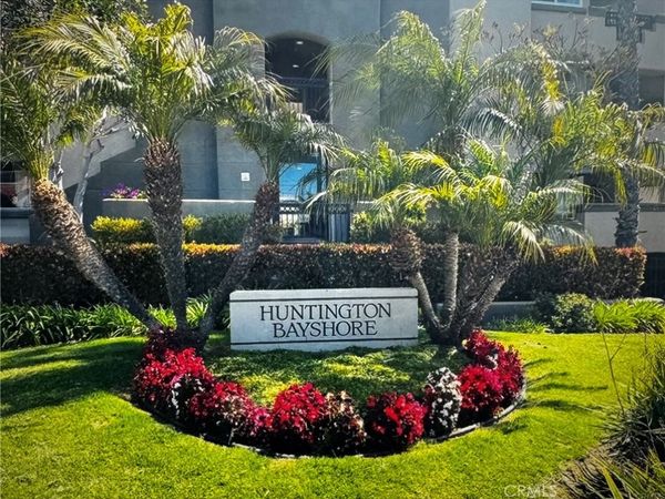 420 Lake, Unit 101, Huntington Beach, CA 92648