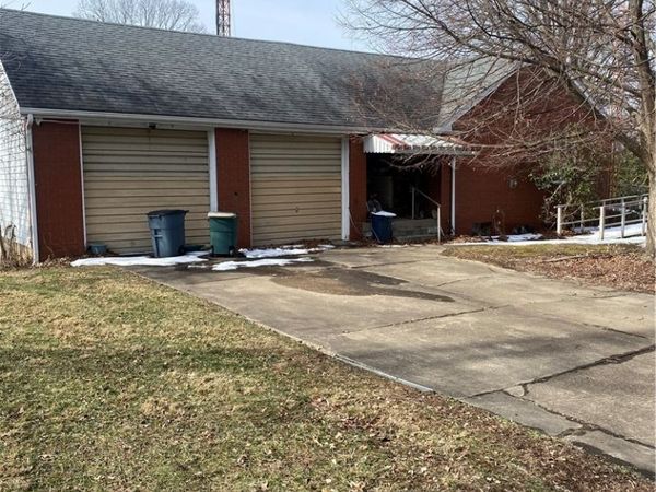 150 South Oak Street, Washington, WV 26181