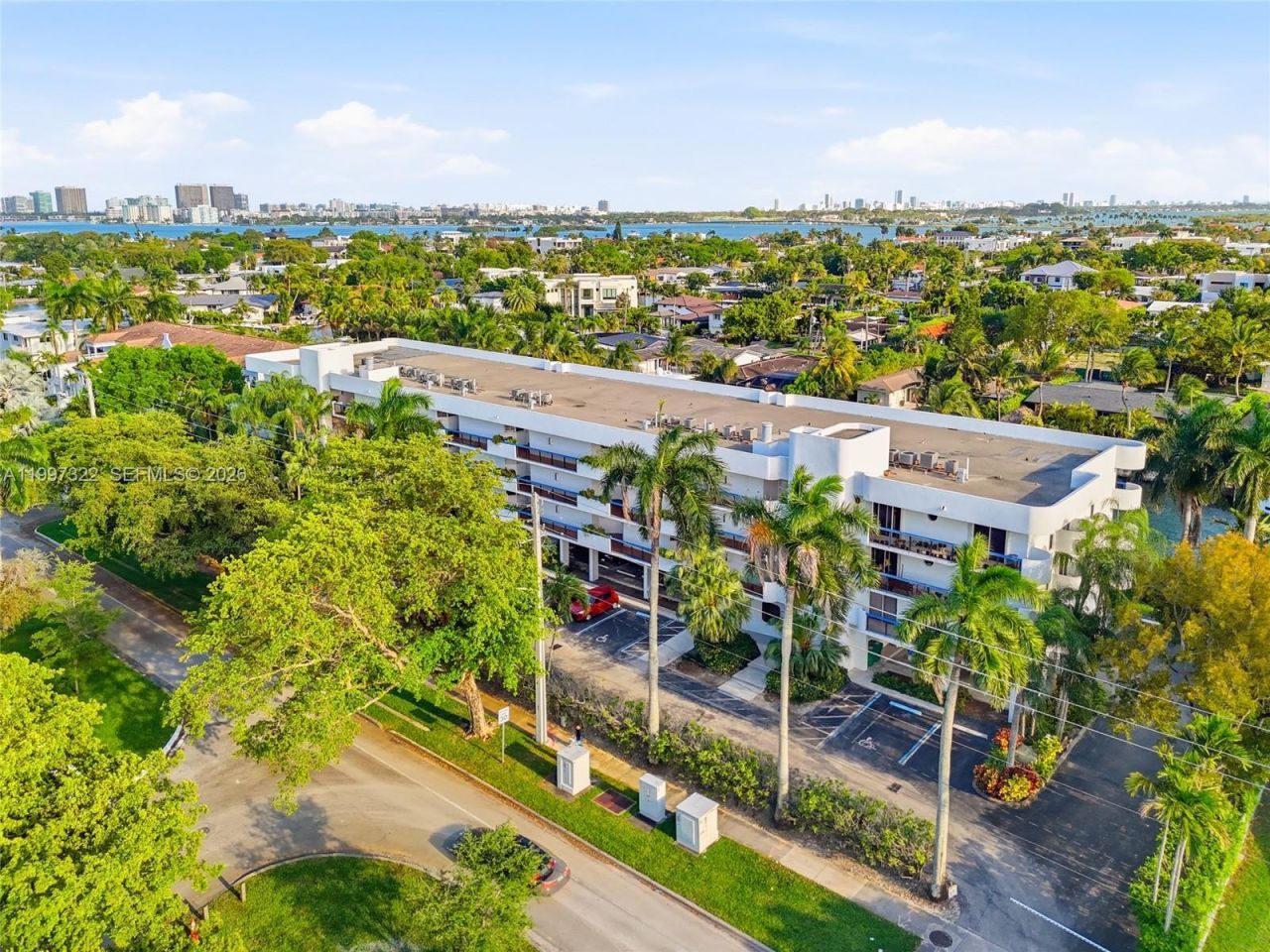 2370 NE 135th St, Unit 405, North Miami, FL 33181 Photo