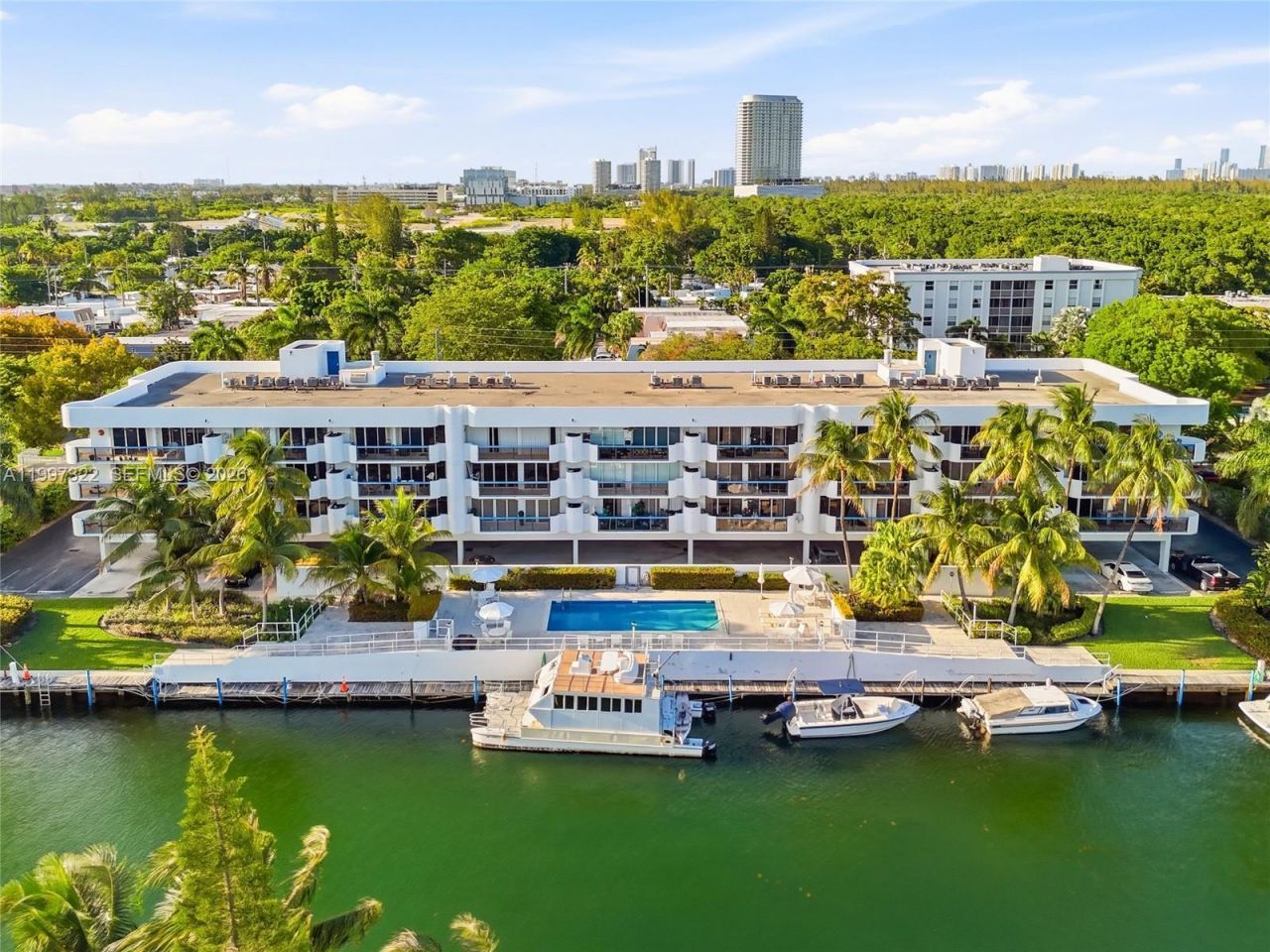 2370 NE 135th St, Unit 405, North Miami, FL 33181 Photo